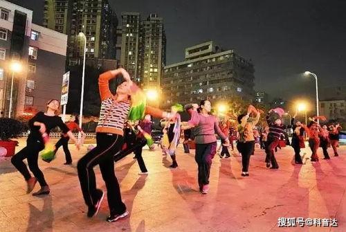 娱乐吃瓜酱广场舞视频,跟随娱乐吃瓜酱，一起跳进欢乐的舞蹈世界
